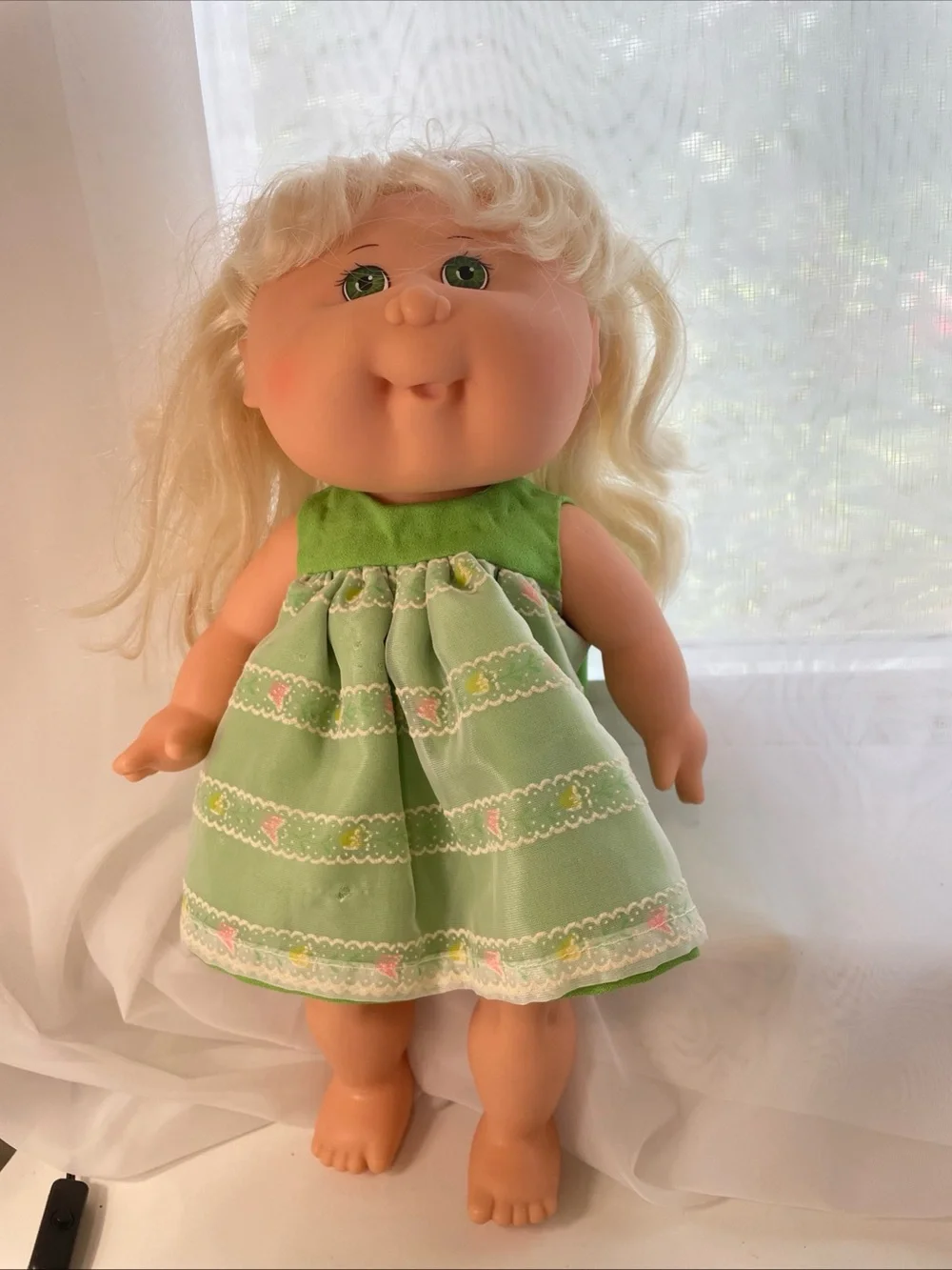 Cabbage patch kids vinyl hard body Doll with green eyes Blonde Hair